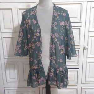 Med American Eagle top, green ,purple yellow